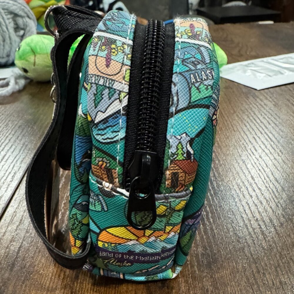 Alaska Rv Adventure Backpack Coin Keychain NWT​ - Picture 3 of 4